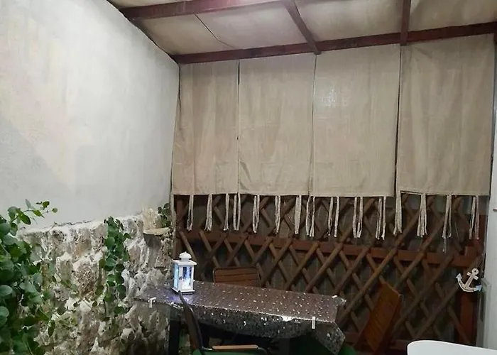 Diana Διαμέρισμα Τρογκίρ